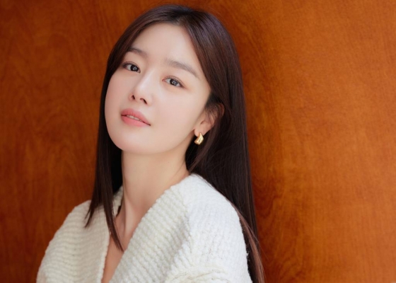 티빙 &#039;술꾼도시여자들&#039;의 배우 한선화가 3일 진행된 라운드 인터뷰를 위해 포즈를 취하고 있다. &#039;술꾼도시여자들&#039;은 하루 끝의 술 한잔이 인생의 신념인 세 여자의 일상을 그린 본격 기승전술 드라마다. /사진제공=키이스트 2021.12.03 /사진=이동훈 기자 photoguy@