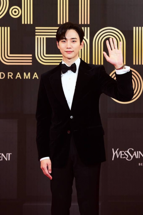 배우 이준호가 30일 오후 비공개로 진행된 2021 MBC 연기대상 레드카펫 행사에 참석해 포즈를 취하고 있다. /사진제공=MBC 2021.12.30 /사진=이동훈 기자 photoguy@