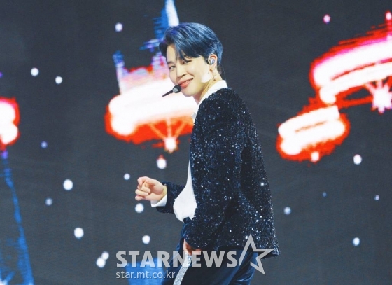 그룹 방탄소년단 지민이 &#039;멜론뮤직어워드 2020&#039;(MMA 2020)에서 축하무대를 펼치고 있다. /사진제공=MMA /사진=이동훈 기자 photoguy@