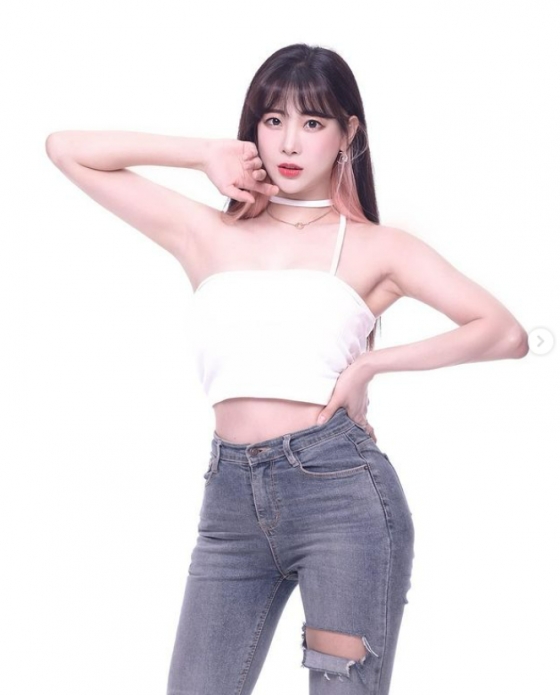 KIA 치어리더, 눈부신 '탱크톱' 우월 몸매 - 스타뉴스