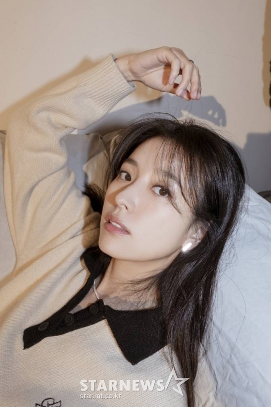 영화 &#039;해적: 도깨비 깃발&#039;(감독 김정훈)의 주연배우 한효주가 14일 오전 진행된 인터뷰를 위해 포즈를 취하고 있다.  흔적도 없이 사라진 왕실 보물의 주인이 되기 위해 바다로 모인 해적들의 스펙터클한 모험을 그린 영화 &#039;해적: 도깨비 깃발&#039;은 오는 26일 개봉된다. /사진제공=롯데엔터테인먼트 2022.01.14 /사진=이동훈 기자 photoguy@