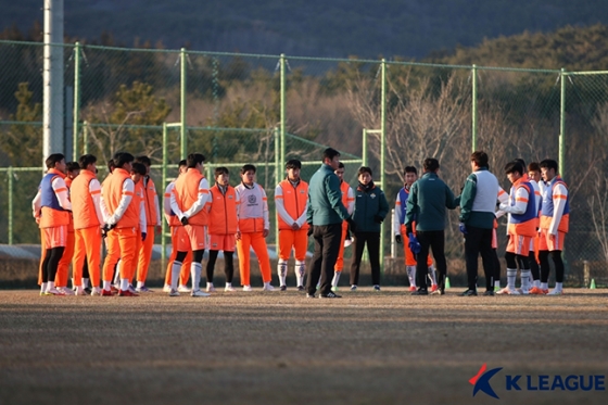 17일 부산 기장월드컵빌리지에서 동계훈련 중인 강원FC. /사진=한국프로축구연맹