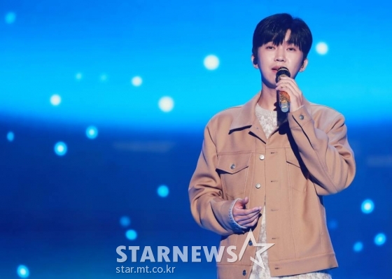 가수 임영웅이 2일 오후 방송된 2021 Asia Artist Awards(2021 아시아 아티스트 어워즈, 2021 AAA) 시상식에서 멋진 무대를 선보이고 있다.  스타뉴스가 주최하고 AAA 조직위원회가 주관하는 AAA는 어디에서도 보지 못했던 새로운 무대를 선보이며 전 세계 팬들의 눈과 귀를 사로잡아 명실상부 NO.1 글로벌 시상식으로 거듭났다 /사진=AAA 기자 star@