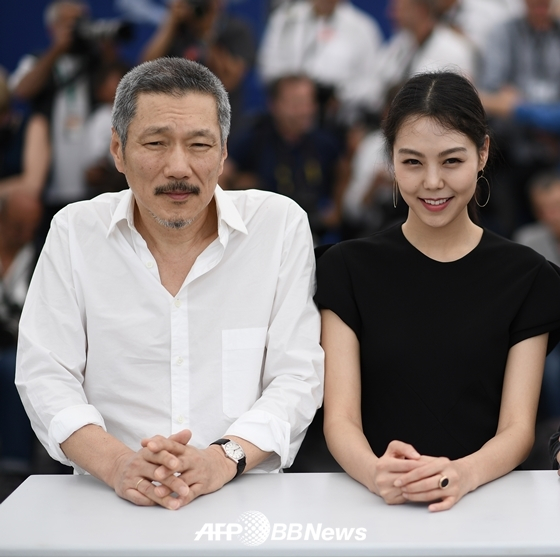 홍상수-김민희, 베를린영화제 참석..2년만 공식석상 나들이 - 스타뉴스 홍상수-김민희, 베를린영화제 참석..2년만 공식석상 나들이 - 스타뉴스