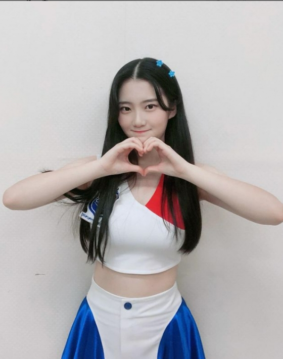 19세' 우신희 치어리더, 감출 수 없는 볼륨미 - 스타뉴스
