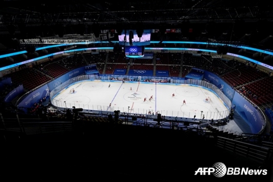 4일 중국-덴마크의 여자 아이스하키 경기가 열리고 있는 베이징 우커송 스포츠 센터.  /AFPBBNews=뉴스1