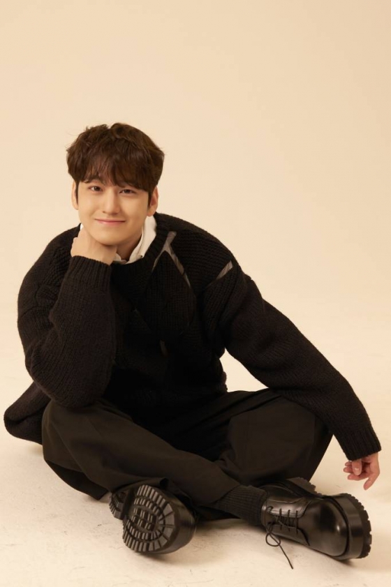 tvN 월화드라마 &#039;고스트닥터&#039;의 주연배우 김범이 24일 오후 온라인으로 진행된 종영 인터뷰를 위해 포즈를 취하고 있다.  신들린 의술의 오만한 천재 의사와 사명감이라곤 1도 없는 황금 수저 레지던트, 배경도 실력도 극과 극인 두 의사가 바디를 공유하면서 벌어지는 메디컬 스토리 &#039;고스트 닥터&#039;는 8% 시청률을 보이며 종영했다. /사진제공=스타쉽엔터테인먼트 2022.02.24 /사진=이동훈 기자 photoguy@