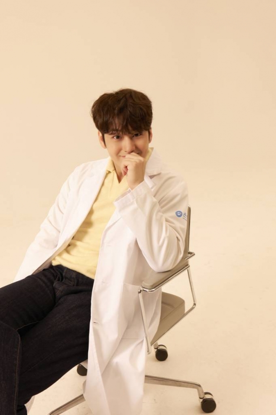 tvN 월화드라마 &#039;고스트닥터&#039;의 주연배우 김범이 24일 오후 온라인으로 진행된 종영 인터뷰를 위해 포즈를 취하고 있다.  신들린 의술의 오만한 천재 의사와 사명감이라곤 1도 없는 황금 수저 레지던트, 배경도 실력도 극과 극인 두 의사가 바디를 공유하면서 벌어지는 메디컬 스토리 &#039;고스트 닥터&#039;는 8% 시청률을 보이며 종영했다. /사진제공=스타쉽엔터테인먼트 2022.02.24 /사진=이동훈 기자 photoguy@