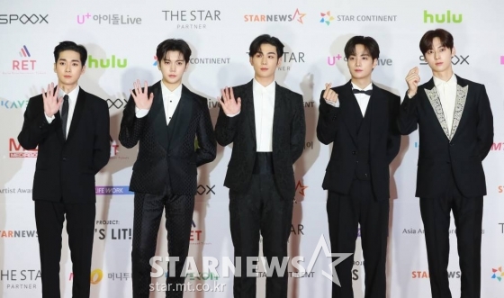 그룹 뉴이스트가 2일 오후 서울 강서구 등촌동 KBS 아레나에서 열린 2021 Asia Artist Awards (2021 아시아 아티스트 어워즈, 2021 AAA) 레드카펫에서 포즈를 취하고 있다.  스타뉴스가 주최하고 AAA 조직위원회가 주관하는 AAA는 어디에서도 보지 못했던 새로운 무대를 선보이며 전 세계 팬들의 눈과 귀를 사로잡아 명실상부 NO.1 글로벌 시상식으로 거듭났다. /사진=AAA 기자 star@