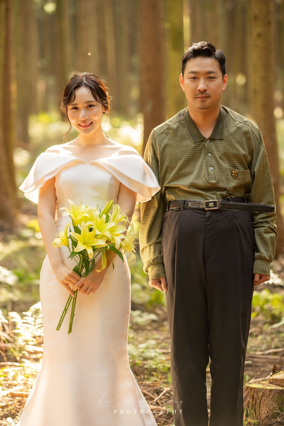 개그맨 정찬민(사진 오른쪽)이 배우 임수현과 결혼한다./사진제공=레이디로즈 스튜디오