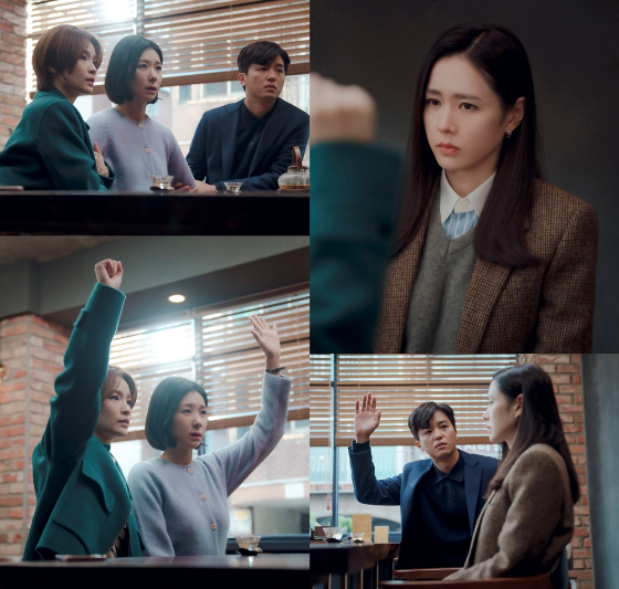 JTBC 수목드라마 '서른, 아홉'에서 손예진이 중대 발표를 한다./사진제공=JTBC스튜디오