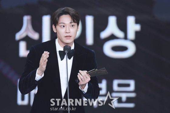 배우 이도현이 2일 오후 서울 강서구 등촌동 KBS 아레나에서 열린 2021 Asia Artist Awards (2021 아시아 아티스트 어워즈, 2021 AAA) 시상식에서 AAA 신인상 배우 부문을 수상하고 소감을 전하고 있다.  스타뉴스가 주최하고 AAA 조직위원회가 주관하는 AAA는 어디에서도 보지 못했던 새로운 무대를 선보이며 전 세계 팬들의 눈과 귀를 사로잡아 명실상부 NO.1 글로벌 시상식으로 거듭났다. /사진=AAA 기자 star@