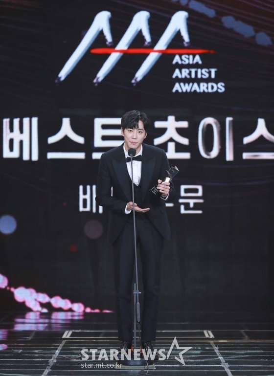 배우 이준영이2021 Asia Artist Awards (2021 아시아 아티스트 어워즈, 2021 AAA) 시상식에서 AAA 베스트 초이스 배우 부문을 수상하고 소감을 전하고 있다.  스타뉴스가 주최하고 AAA 조직위원회가 주관하는 AAA는 어디에서도 보지 못했던 새로운 무대를 선보이며 전 세계 팬들의 눈과 귀를 사로잡아 명실상부 NO.1 글로벌 시상식으로 거듭났다. /사진=AAA 기자 star@