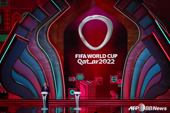 지난 2일 카타르 도하에서 열린 2022 카타르 월드컵 조 추첨식에 참석한 인판티노 국제축구연맹(FIFA) 회장. /AFPBBNews=뉴스1