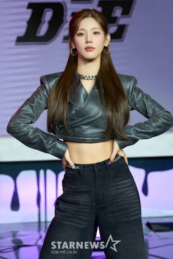 그룹 (여자)아이들((G)I-DLE) 미연이 14일 오후 온라인으로 진행된 첫 정규앨범 &#039;아이 네버 다이&#039; 발매 쇼케이스를 열고 포즈를 취하고 있다. 2022.03.14 &lt;사진=큐브&gt; /사진=임성균 기자 tjdrbs23@