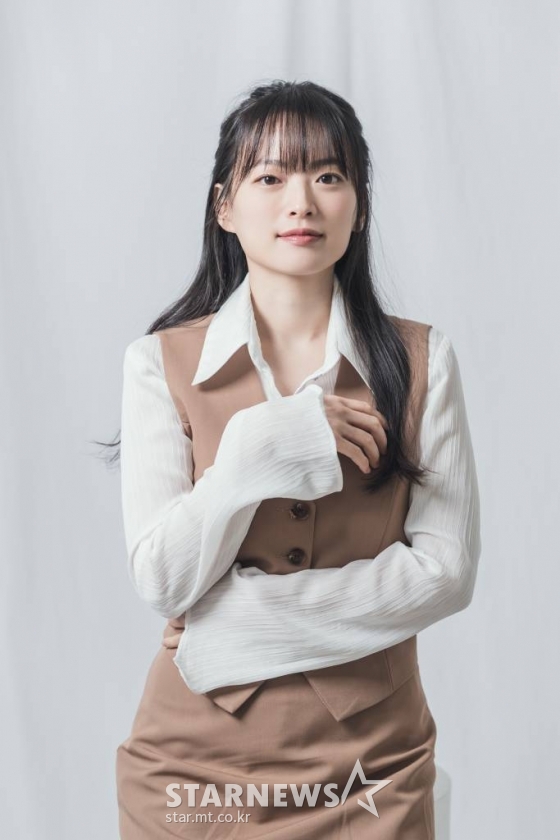 영화 &#039;앵커&#039;(감독 정지연) 주연배우 천우희가 13일 오전 진행된 라운드 인터뷰를 위해 포즈를 취하고 있다.  방송국 간판 앵커 세라에게 누군가 자신을 죽일 것이라며 직접 취재해 달라는 제보 전화가 걸려온 후, 그녀에게 벌어진 기묘한 일을 그린 미스터리 스릴러 &#039;앵커&#039;는 오는 20일 개봉한다. /사진제공=에이스메이커무비웍스 2022.04.13 /사진=이동훈 기자 photoguy@
