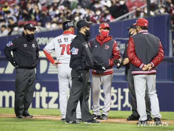 총재 앞 '명백한 오심'... KBO, 해당 1루심 2군 강등 징계 - 스타뉴스 총재 앞 '명백한 오심'... Kbo, 해당 1루심 2군 강등 징계 - 스타뉴스