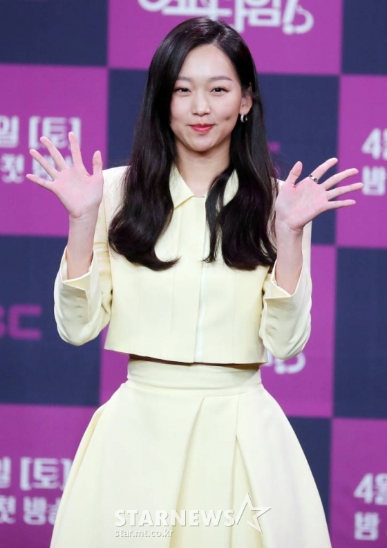 배우 진기주가 22일 오후 서울 마포구 상암동 MBC에서 진행되는 MBC토일드라마 &#039;지금부터 쇼타임&#039; 제작발표회에서 참석하고 있다. MBC토일드라마 &#039;지금부터 쇼타임&#039;은 카리스마 마술사와 신통력을 지닌 열혈 순경의 귀신 공조 코믹 수사극으로 오는 23일 첫 방송된다. 2022.04.22 /사진=임성균 기자 tjdrbs23@