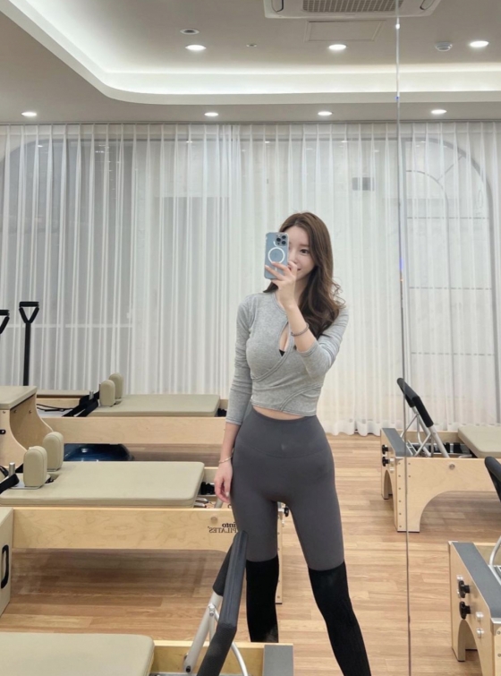 야옹이 작가 레깅스핏 美쳤다..신이 내린 황금 골반 - 스타뉴스 야옹이 작가 레깅스핏 美쳤다..신이 내린 황금 골반 - 스타뉴스