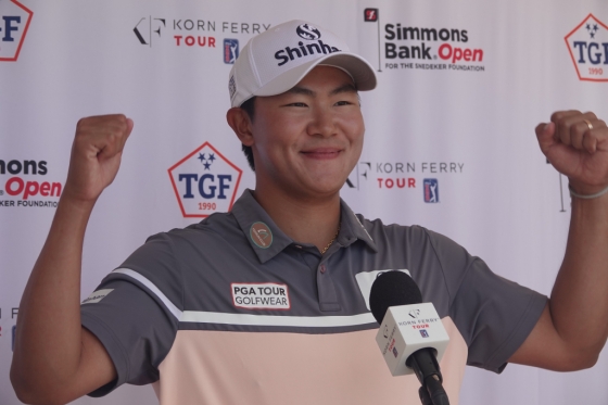 PGA투어 출전 자격을 획득한 후 기념 인터뷰를 하는 김성현./사진=PGA투어