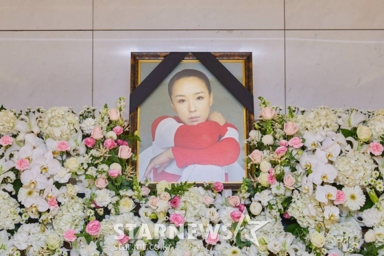 한국 영화의 큰 별 故 강수연의 빈소가 8일 삼성서울병원 장례식장에 차려져 있다. /사진제공=故강수연배우장례위원회 /사진=이동훈 기자 photoguy@