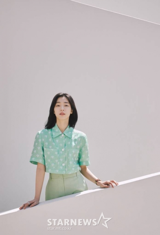 넷플릭스 오리지널 드라마 '안나라수마나라'의 배우 최성은이 11일 오전 진행된 인터뷰를 위해 포즈를 취하고 있다. '안나라수마나라'는 꿈을 잃어버린 소녀 윤아이와 꿈을 강요받는 소년 나일등 앞에 어느 날 갑자기 미스터리한 마술사 리을이 나타나 겪게 되는 이야기를 담은 판타지 뮤직 드라마다. /사진제공=넷플릭스 2022.05.11 /사진=이동훈 기자 photoguy@