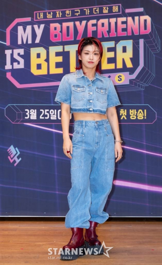 안무가 아이키가 25일 오후 온라인 생중계로 진행된 엠넷 새 예능 'MY BOYFRIEND IS BETTER' 제작발표회에 참석해 포즈를 취하고 있다. 남자친구들의 자존심 걸린 노래 대결과 여자 친구들의 치열한 두뇌싸움이 펼쳐지는 음악 예능 프로그램 'MY BOYFRIEND IS BETTER'는 오늘(25일) 첫 방송된다. /사진제공=엠넷 2022.03.25 /사진=이동훈 기자 photoguy@