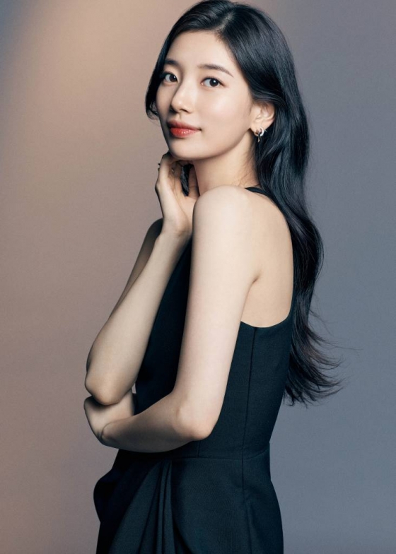 쿠팡플레이 오리지널 드라마 '안나'의 배우 수지가 29일 오전 진행된 라운드 인터뷰를 위해 포즈를 취하고 있다. '안나'는 이름, 가족, 학력, 과거까지 사소한 거짓말을 시작으로 완전히 다른 사람의 인생을 살게 된 여자의 이야기다. /사진제공=쿠팡플레이 2022.06.29 /사진=이동훈 기자 photoguy@