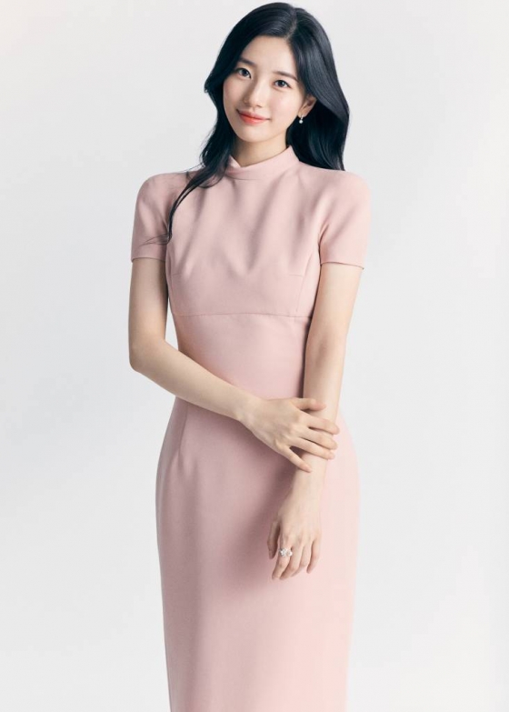 쿠팡플레이 오리지널 드라마 '안나'의 배우 수지가 29일 오전 진행된 라운드 인터뷰를 위해 포즈를 취하고 있다. '안나'는 이름, 가족, 학력, 과거까지 사소한 거짓말을 시작으로 완전히 다른 사람의 인생을 살게 된 여자의 이야기다. /사진제공=쿠팡플레이 2022.06.29 /사진=이동훈 기자 photoguy@