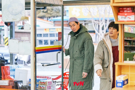 tvN '어쩌다 사장2'의 조인성, 차태현/사진=tvN