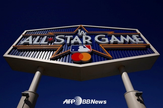 미국 LA 다저스타디움에 설치된 2022 메이저리그 올스타전 로고.   /AFPBBNews=뉴스1