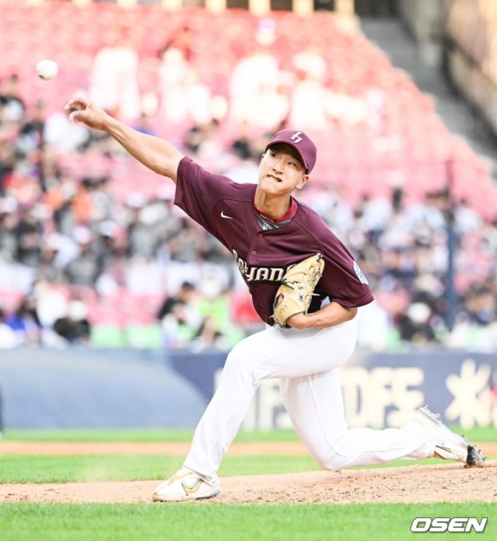 15일 오후 서울 잠실구장에서 '2022 신한은행 SOL KBO 올스타전' 퓨처스 올스타전이 진행됐다. 4회말 북부 주승우(키움)가 역투하고 있다. /사진=OSEN