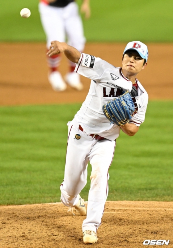 16일 오후 서울 잠실야구장에서 2022 신한은행 SOL KBO 올스타전이 열렸다. 10회초 드림올스타 김민식이 역투하고 있다. /사진=OSEN