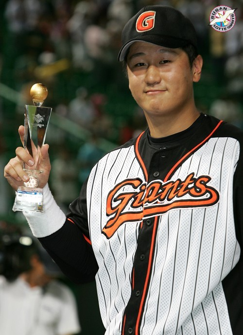 2005 KBO 올스타전에서 MVP를 수상한 이대호. /사진=롯데 자이언츠