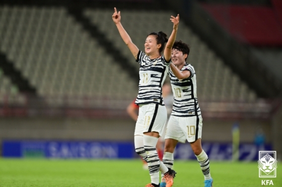 대한민국 여자대표팀 최유리가 23일 중국전에서 선제골을 넣은 뒤 기뻐하고 있다. /사진=대한축구협회