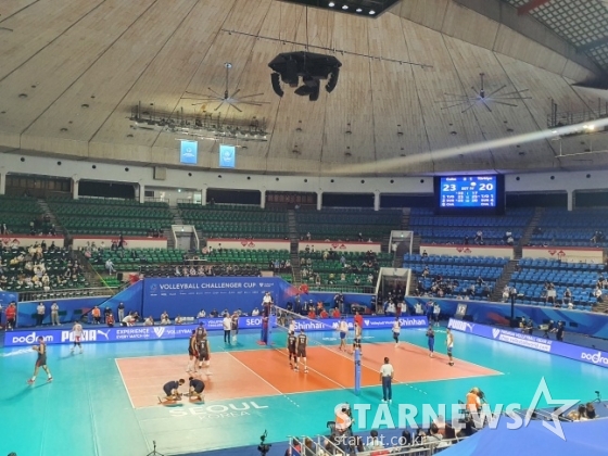 쿠바와 튀르키예의 2022 국제배구연맹(FIVB) 발리볼챌린저컵(VCC) 결승전이 열린 서울 잠실학생체육관./사진=김동윤 기자