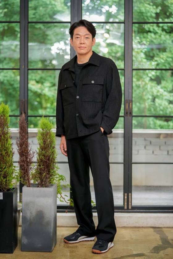 영화 &#039;한산: 용의 출현&#039;(감독 김한민)의 배우 박지환이 5일 오전 진행된 인터뷰를 위해 포즈를 취하고 있다. &#039;한산: 용의 출현&#039;은 &#039;명량&#039;의 후속작으로 절대적인 열세 속에서 전황을 뒤집은 이순신 장군과 조선 수군의 위대한 승리를 그린 영화다. /사진제공=롯데엔터테인먼트 2022.08.05 /사진=이동훈 기자 photoguy@