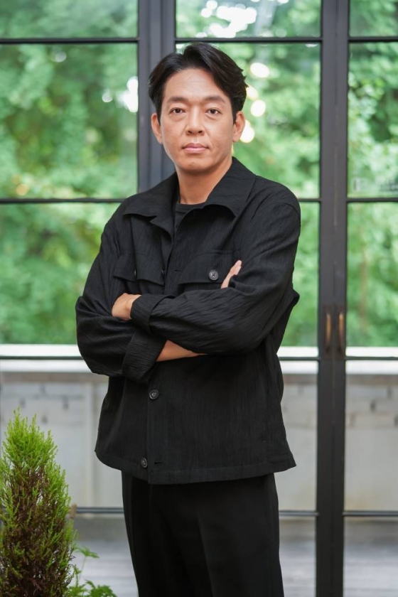 영화 &#039;한산: 용의 출현&#039;(감독 김한민)의 배우 박지환이 5일 오전 진행된 인터뷰를 위해 포즈를 취하고 있다. &#039;한산: 용의 출현&#039;은 &#039;명량&#039;의 후속작으로 절대적인 열세 속에서 전황을 뒤집은 이순신 장군과 조선 수군의 위대한 승리를 그린 영화다. /사진제공=롯데엔터테인먼트 2022.08.05 /사진=이동훈 기자 photoguy@