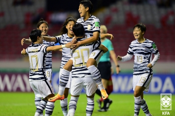 12일 코스타리카에서 열린 FIFA U-20 여자월드컵 C조 1차전에서 골을 터뜨린 뒤 기뻐하고 있는 대한민국 여자대표팀 선수들. /사진=대한축구협회
