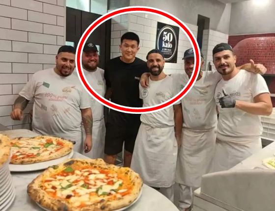 피자 가게 직원들과 함께 포즈를 취한 김민재. /사진=칼치오 나폴리24 캡처