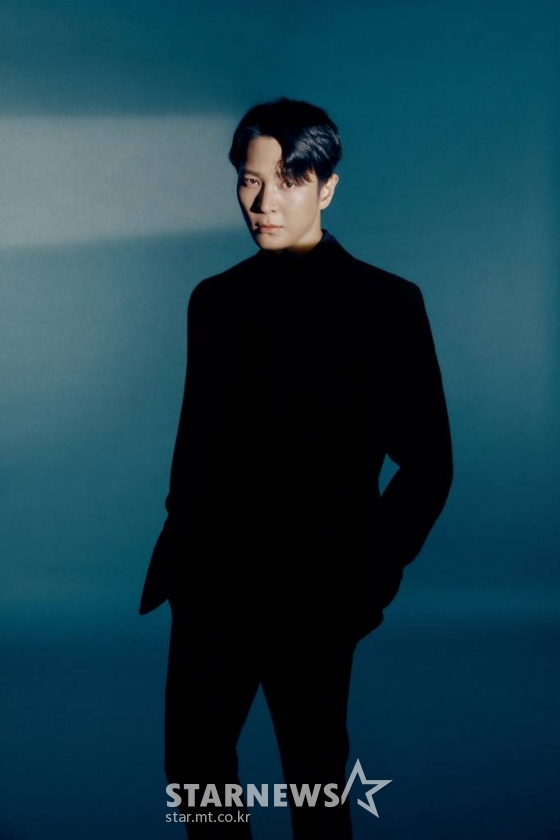 영화 &#039;카터&#039;(감독 정병길)의 배우 주원이 11일 오전 진행된 화상인터뷰를 위해 포즈를 취하고 있다. &#039;카터&#039;는 의문의 작전에 투입된 &#039;카터&#039;가 주어진 시간 안에 자신을 되찾고 미션을 성공시켜야만 하는 리얼 타임 액션 영화다. /사진제공=넷플릭스 2022.08.11 /사진=이동훈 기자 photoguy@