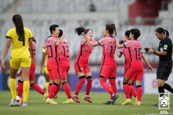 대한민국 여자 축구 국가대표팀의 선제골이 터지자 기뻐하고 있는 선수들. /사진=대한축구협회