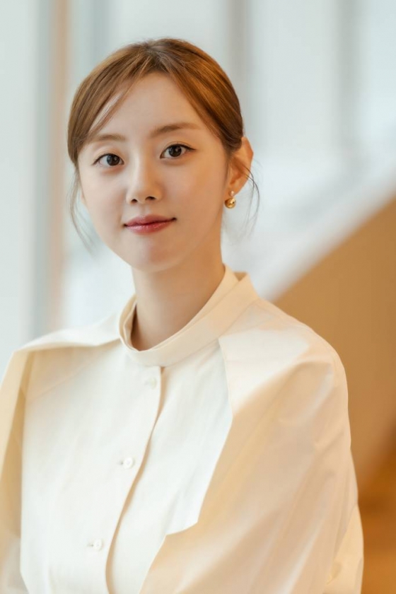 배우 박세완이 22일 오전 서울 종로구 삼청동의 한 카페에서 진행된 영화 &#039;인생은 아름다워&#039; 개봉 관련 인터뷰를 위해 포즈를 취하고 있다.  인생은 아름다워&#039;는 자신의 생일선물로 첫사랑을 찾아 달라는 황당한 요구를 한 아내 세연(염정아 역)과 마지못해 그녀와 함께 전국 곳곳을 누비며 과거로의 여행을 떠나게 된 남편 진봉(류승룡 역)이 흥겨운 리듬과 멜로디로 우리의 인생을 노래하는 국내 최초의 주크박스 뮤지컬 영화다. 오는 28일 개봉. / 사진제공 = 롯데엔터테인먼트 /사진=김창현 기자 chmt@