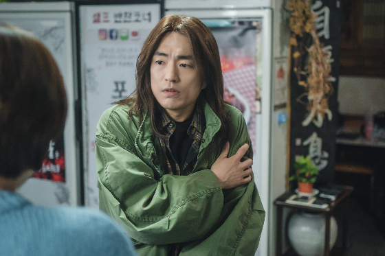 티빙 &#039;개미가 타고 있어요&#039;에서 강산 역을 맡은 정문성./사진=티빙