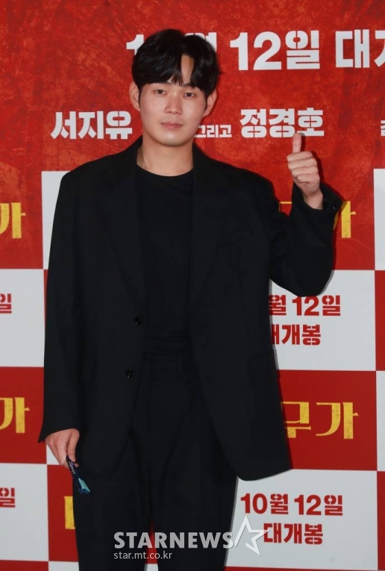 배우 류경수가 27일 오후 서울 메가박스 코엑스에서 진행된 영화 &#039;대무가&#039;(감독 이한종) 언론시사회에 참석해 포즈를 취하고 있다.  용하다 소문난 전설의 대무가 비트로 뭉친 신빨 떨어진 세 명의 무당들이 각자 일생일대의 한탕을 위해 프리스타일 굿판 대결을 펼치는 통쾌한 활극 &#039;대무가&#039;는 10월 12일 개봉예정이다. /2022.0 9.27 /사진=이동훈 기자 photoguy@