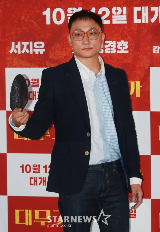 배우 양현민이 27일 오후 서울 메가박스 코엑스에서 진행된 영화 &#039;대무가&#039;(감독 이한종) 언론시사회에 참석해 포즈를 취하고 있다.  용하다 소문난 전설의 대무가 비트로 뭉친 신빨 떨어진 세 명의 무당들이 각자 일생일대의 한탕을 위해 프리스타일 굿판 대결을 펼치는 통쾌한 활극 &#039;대무가&#039;는 10월 12일 개봉예정이다. /2022.0 9.27 /사진=이동훈 기자 photoguy@