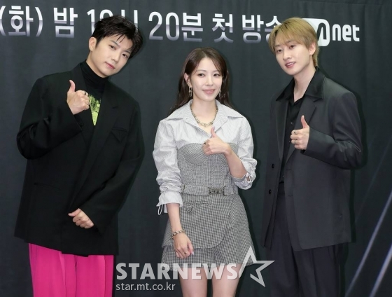 가수 장우영, 보아, 은혁이 23일 오후 서울 마포구 상암동 스탠포드 서울에서 열린 엠넷 '스트릿 맨 파이터' 제작발표회에 참석해 포즈를 취하고 있다.  '스트릿 맨 파이터'는 진한 힙합 감성의 뱅크투브라더스(BankTwoBrothers), 퍼포먼스와 쇼맨십이 강한 어때(EO-DDAE), 실력과 대중성을 갖춘 프로젝트 크루 엠비셔스(Mbitious), 엑소, 트와이스 등 국내 탑 아이돌들의 퍼포먼스를 만들어낸 원밀리언(1MILLION), 트렌디한 안무로 K-POP신을 휩쓸고 있는 위댐보이즈(WeDemBoyz), 전세계가 리스펙하는 월드챔피언 저스트절크(JustJerk), 넘치는 에너지로 파워풀한 크럼프 댄스를 선보이는 프라임킹즈(PRIME KINGZ), 높은 인지도와 팬덤을 보유하고 있는 YGX 등 대한민국 댄스 신에서 내로라하는 8크루가 출연한다. 2022.08.23 /사진=김창현 기자 chmt@