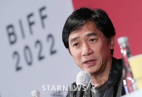 홍콩 배우 양조위가 6일 오전 부산 해운대구 KNN타워에서 열린 제27회 부산국제영화제 올해의 아시아 영화인상 수상 기자회견에 참석해 인사말을 하고 있다. 2022.10.06 /사진=김창현 기자 chmt@