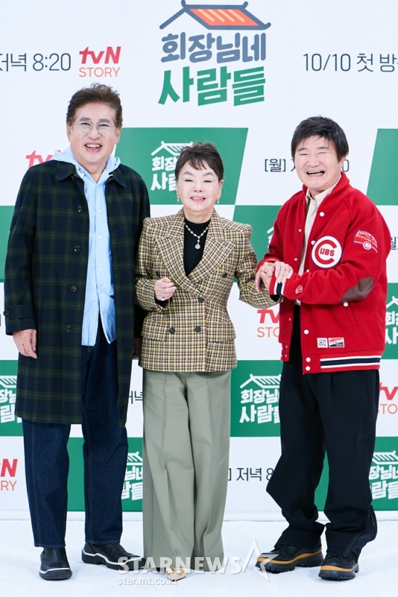 배우 김용건, 김수미, 이계인이 6일 오후 온라인으로 진행된 tvN STORY 예능 &#039;회장님네 사람들&#039; 제작발표회에 참석해 포즈를 취하고 있다. 2022.10.06 &lt;사진=tvN STORY제공&gt; /사진=임성균 기자 tjdrbs23@