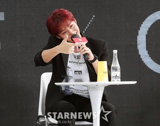 가수 겸 배우 박지훈이 7일 오후 부산 해운대구 우동 영화의 전당 야외 무대에서 진행된 제27회 부산국제영화제 초청작 &#039;약한영웅 클래스 1&#039; 오픈토크에서 유행어를 하고 있다. 2022.10.07 /사진=김창현 기자 chmt@